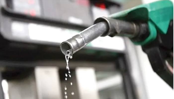 Petrol May Drop to N900/Litre as Oil Prices Fall